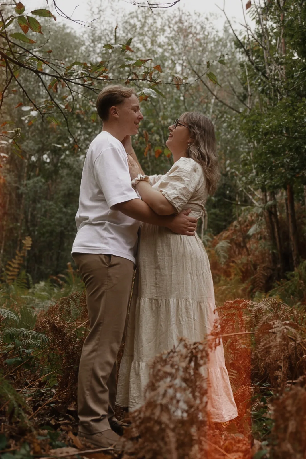 Couple dans la forêt